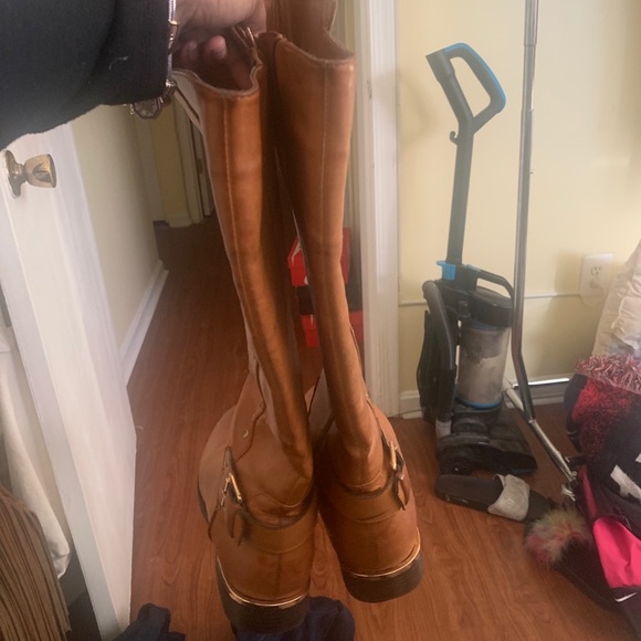 Boots - Picture 4 of 8